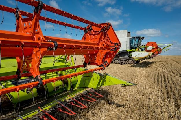What engine is in a John Deere 9500 combine? 