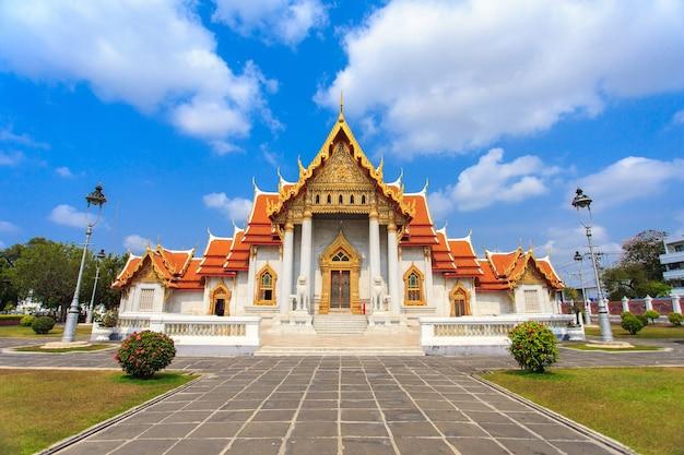 What happens when you get hit in the temple hard? 
