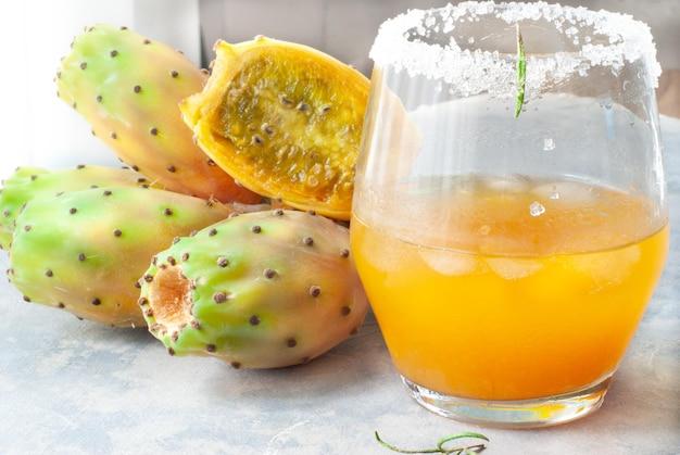 What happens when you put salt in orange juice? 