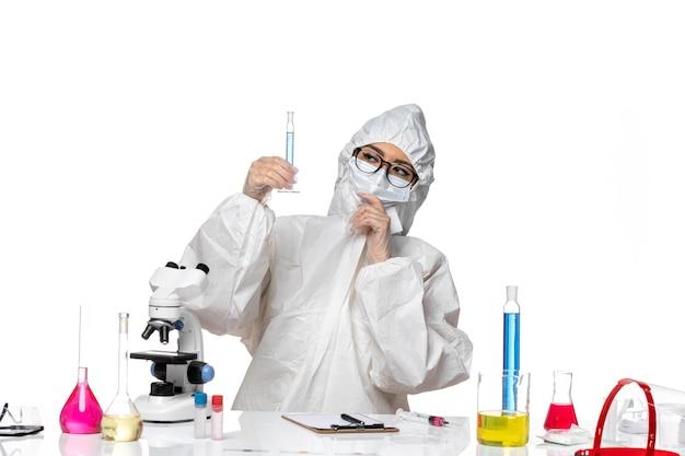 What is an example of empirical knowledge? 