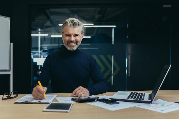 What is the difference between an accountant and a senior accountant? 