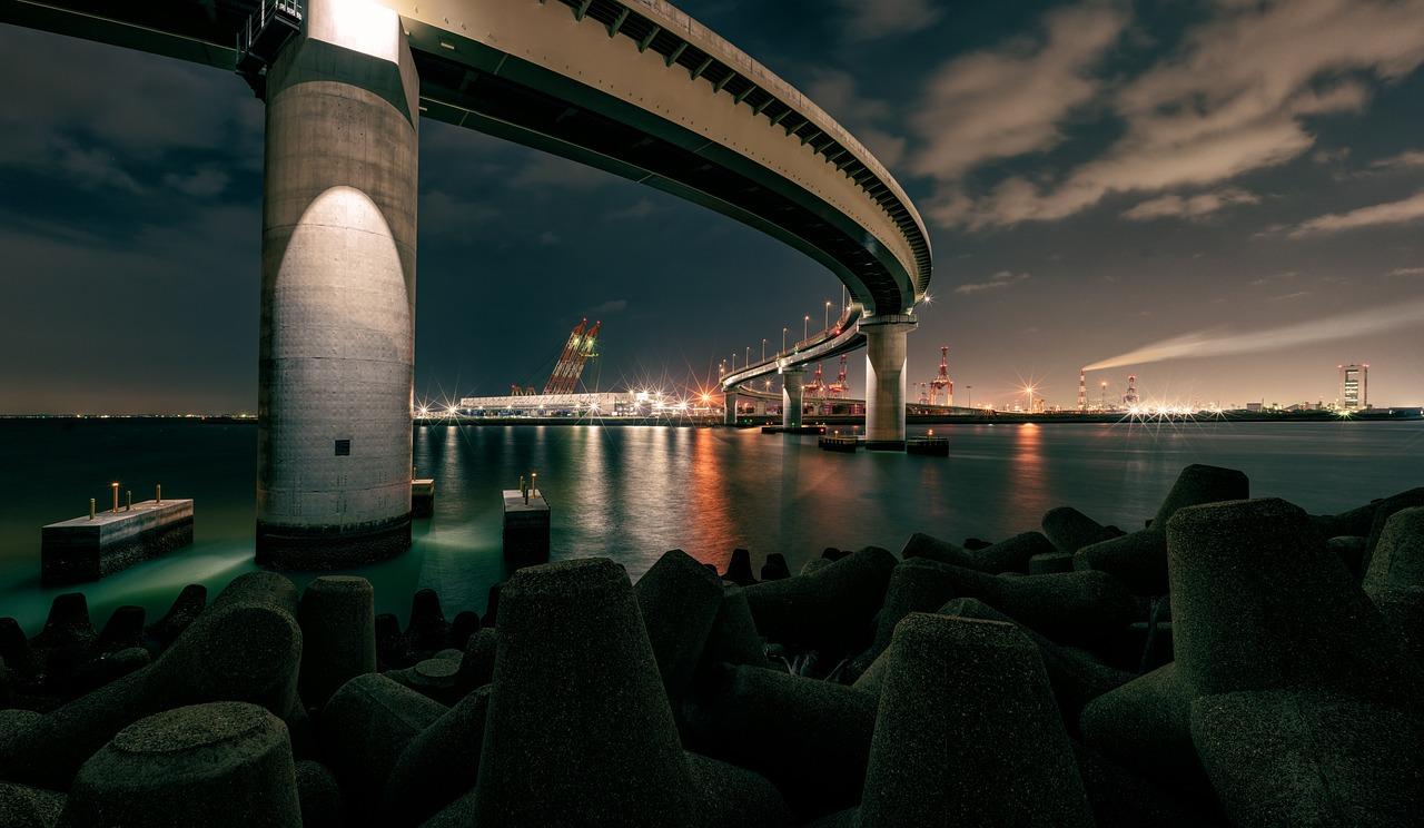 What is the difference between bridge and gateway? 