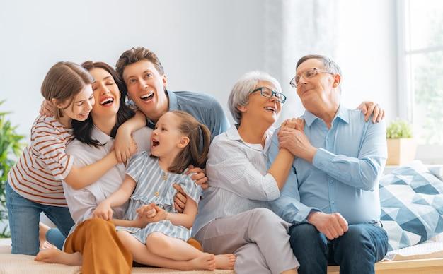 What is the difference between joint family and extended family? 