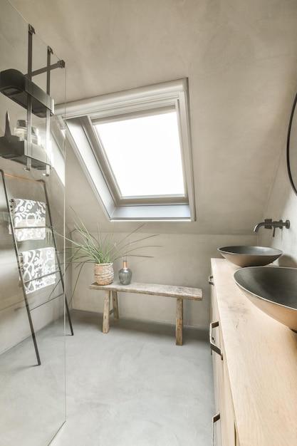 What is the minimum height of the mirror? 