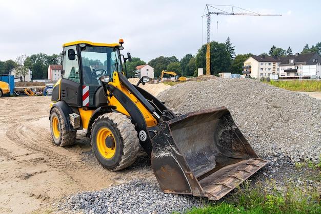 What kind of hydraulic fluid does a John Deere backhoe use? 