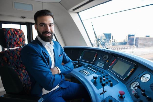 What qualifications do you need to be a train driver UK? 