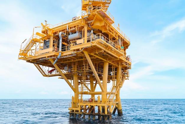 What qualifications do you need to work offshore? 