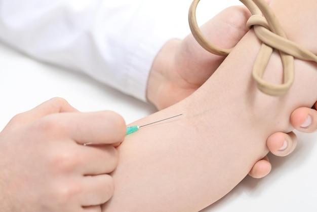 What happens if u inject water into your veins? 
