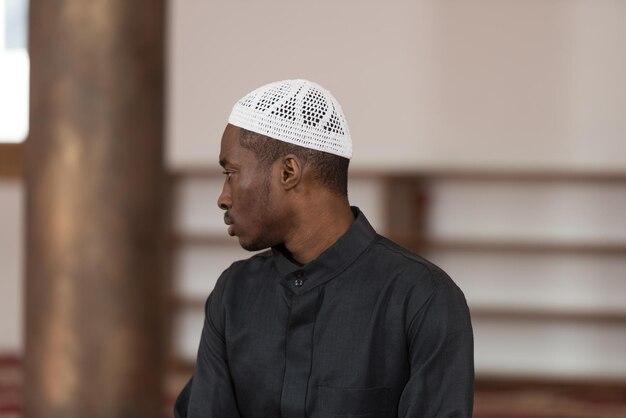 What religion wears a black cap? 