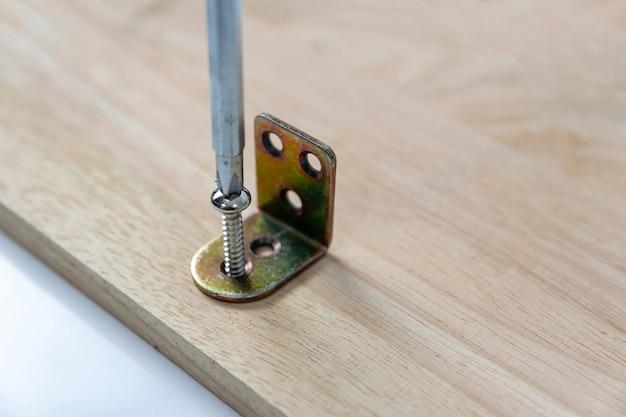 What size screws come with TV wall mount? 