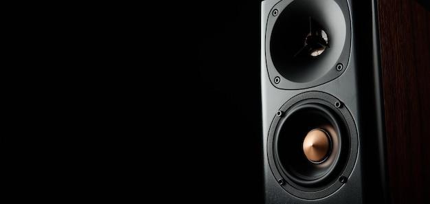 What size speakers are in a 2000 Silverado? 