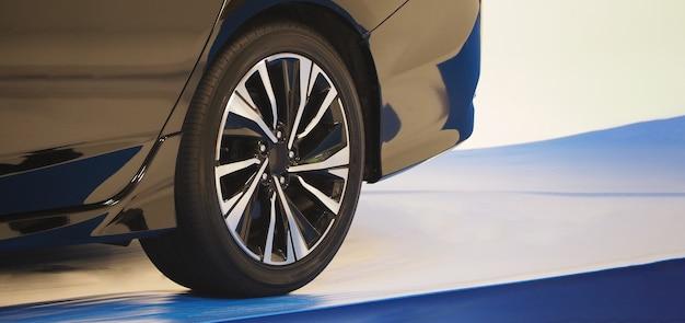 What size tires will fit on 17-inch rims? 