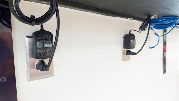 What size wire do I need to wire a garage? 