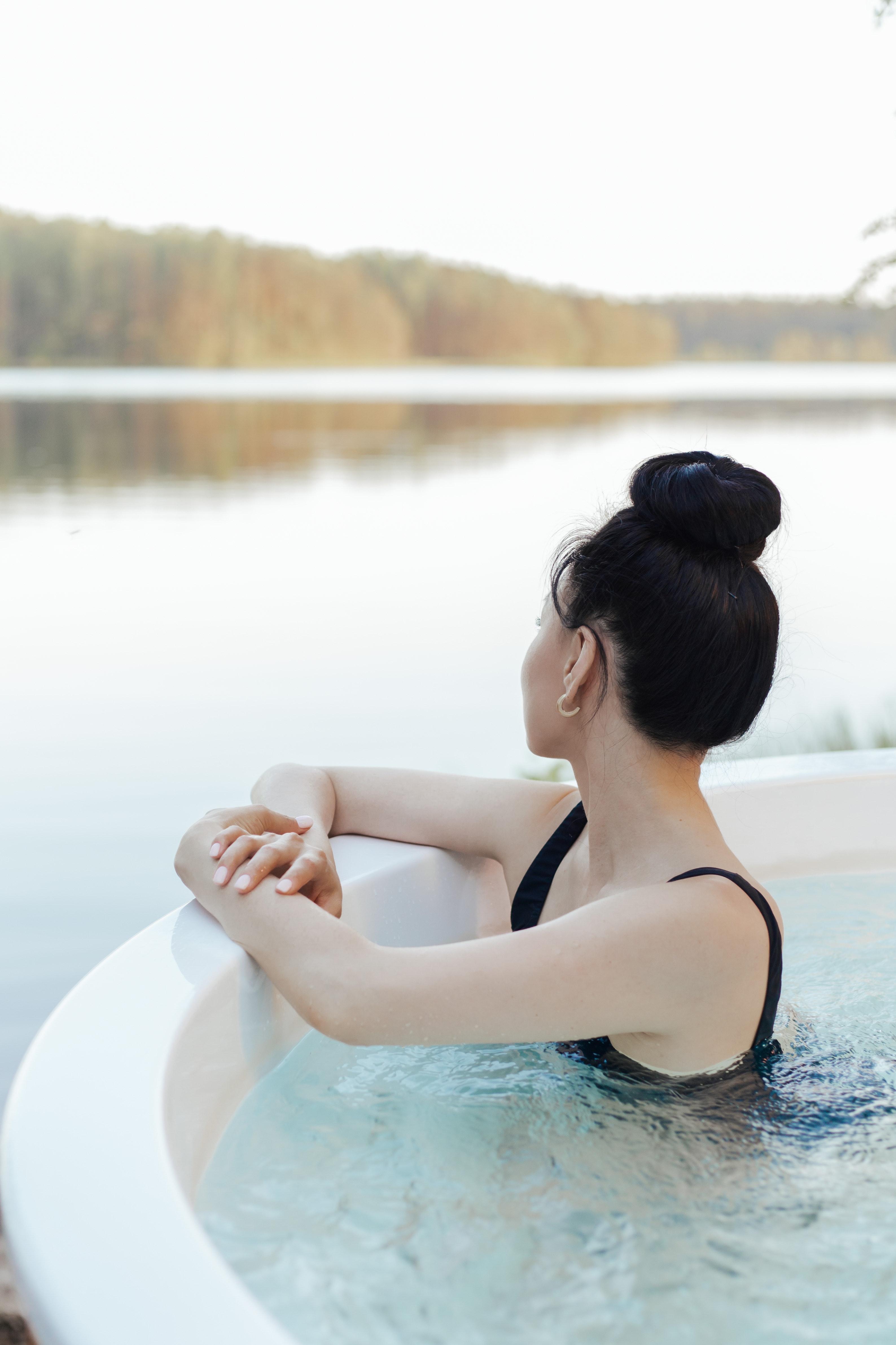 What size wire is recommended for a hot tub? 