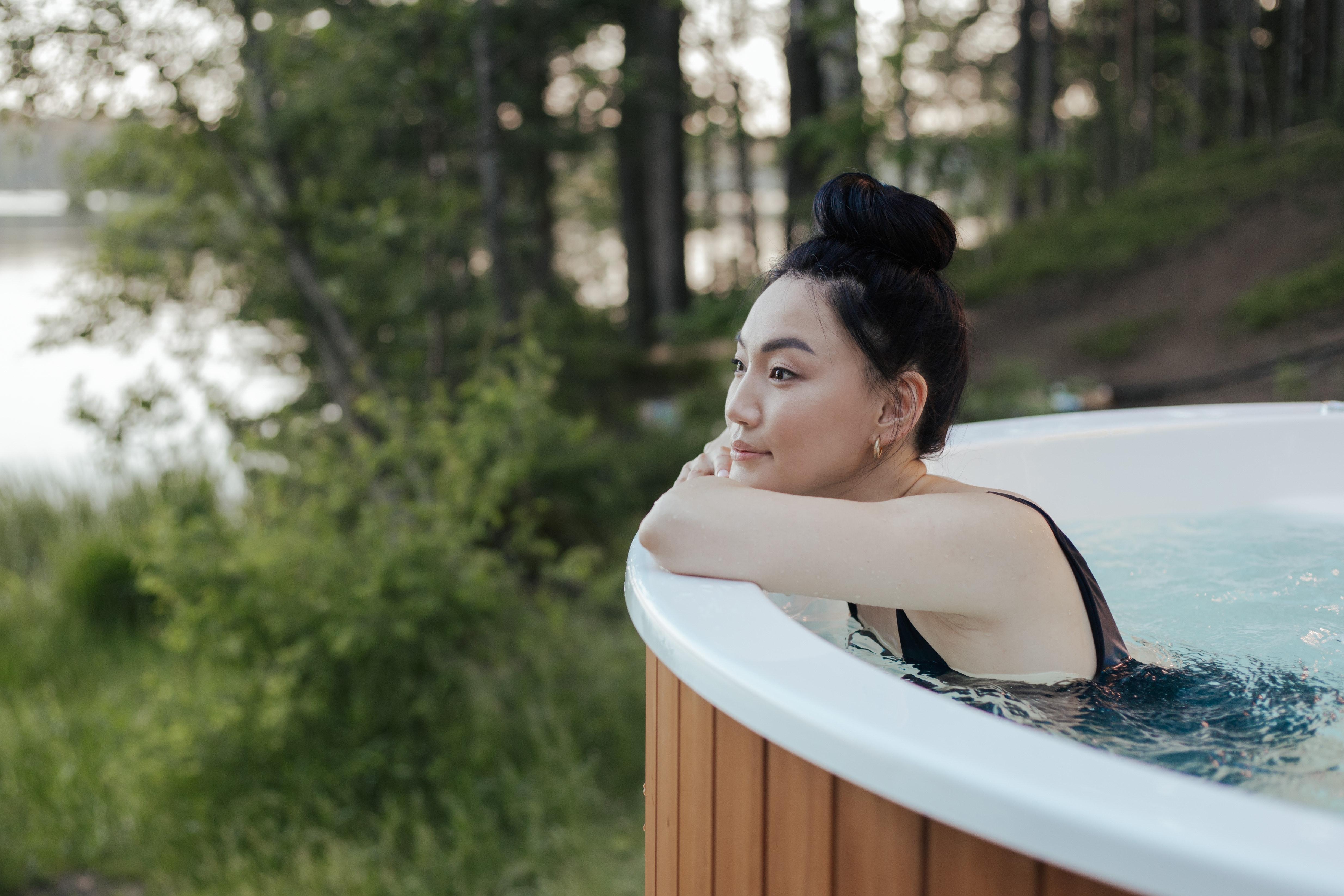 What size wire is recommended for a hot tub? 