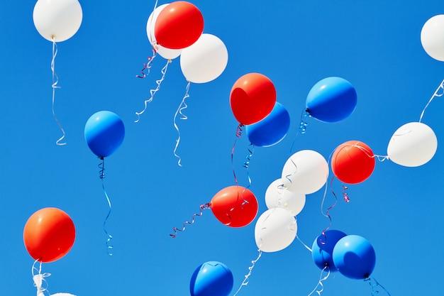 What temperature is too hot for helium balloons? 