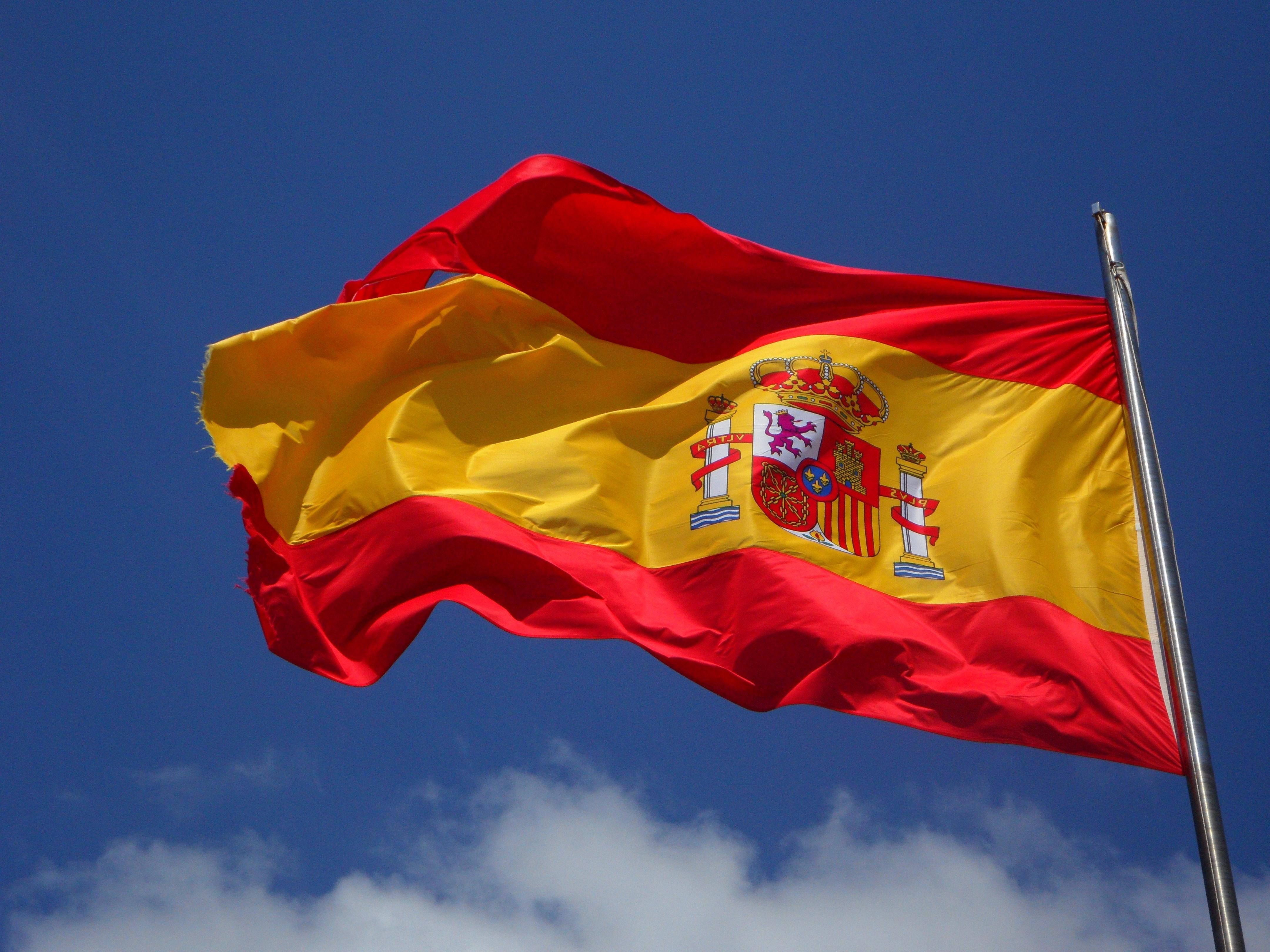 What time does school start and end in Spain? 