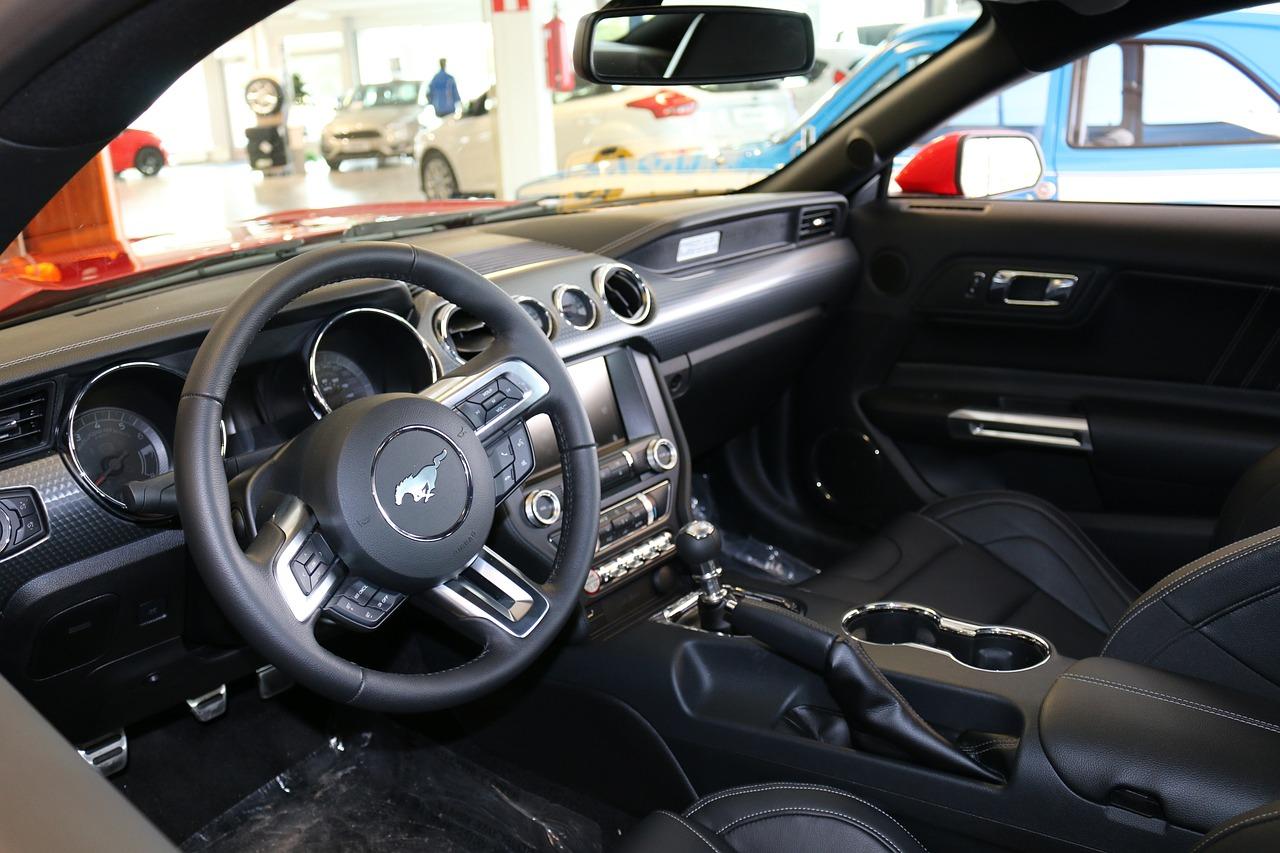 What transmission does a 2015 Mustang GT have? 