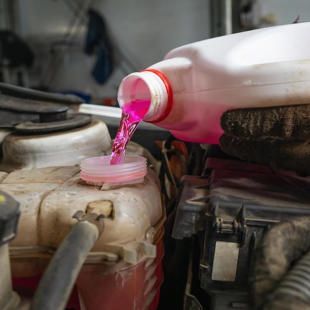 What type of coolant does a Jeep Wrangler take? 