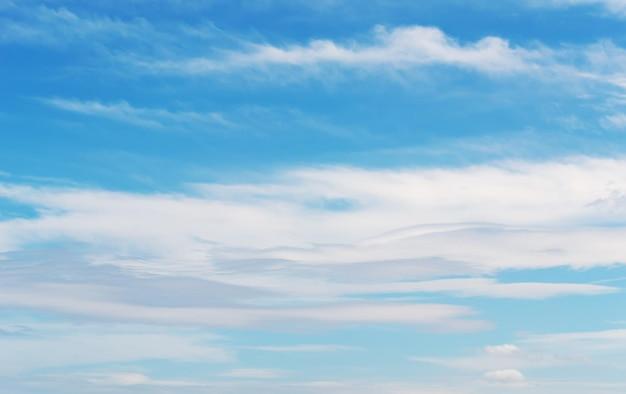 What weather does stratus clouds bring? 