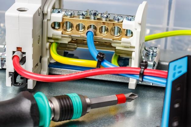 What wire does the remote wire connect to? 