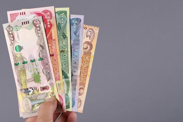 Where can I exchange Iraqi dinar for US dollars? 