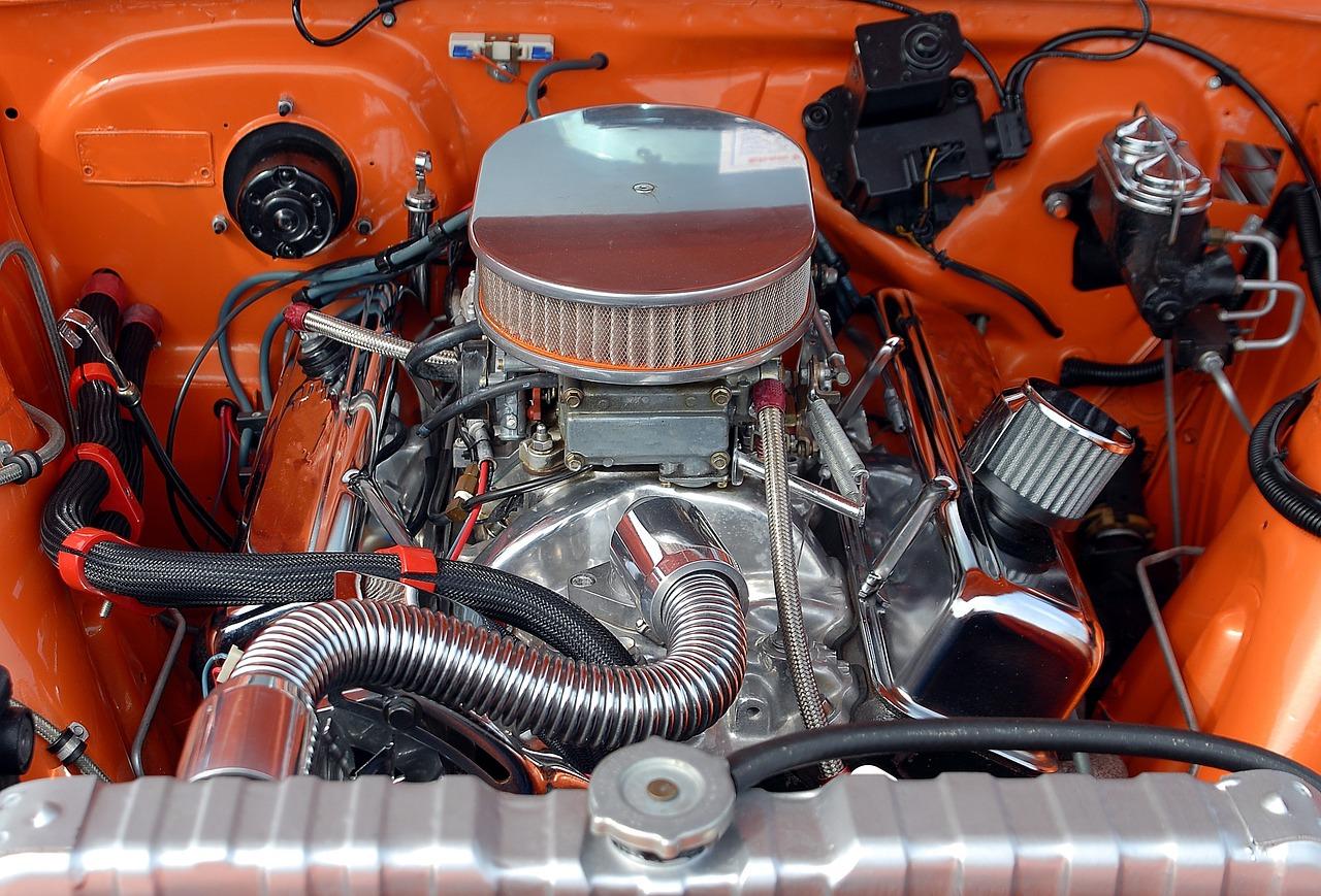 Where is the air filter on a 2005 Pontiac Grand Prix? 