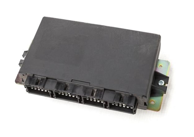 Where is the fuse box on a 2006 Jeep Grand Cherokee? 