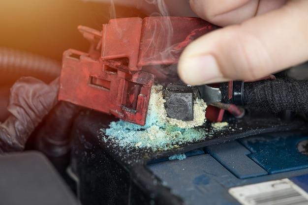 Where is the fuse box on a 2006 Jeep Grand Cherokee? 