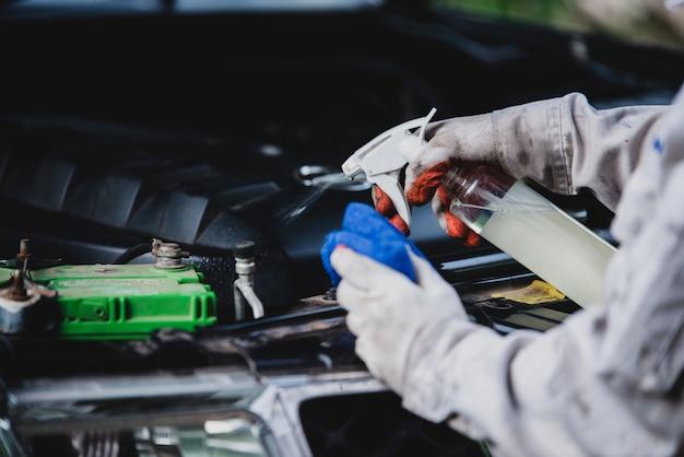 Where is the oil filter located on a 2001 Honda CRV? 