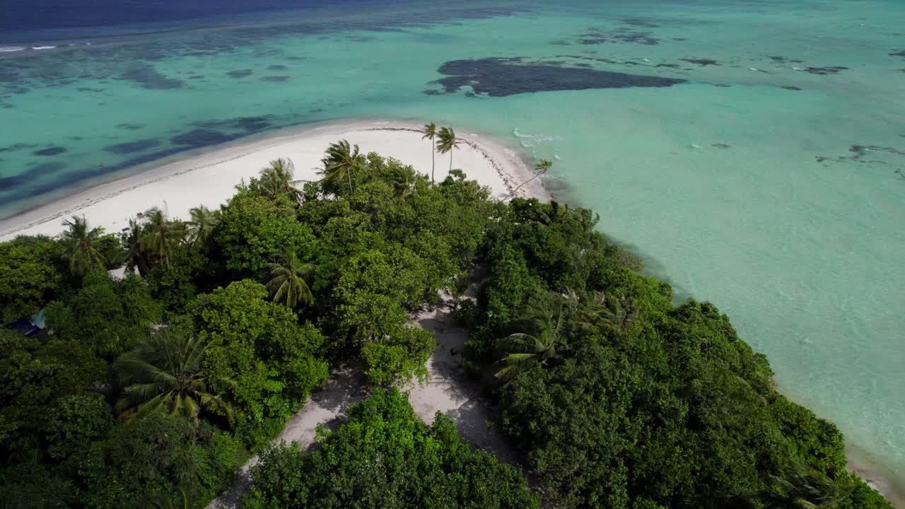 Which Indian island is closest to the equator? 