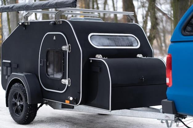 Which vehicles can be towed behind a motorhome? 