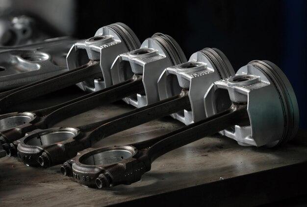 Which way does a crankshaft bolt turn? 
