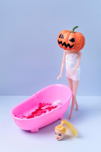 Who is the baby in the bathtub scream queens? 