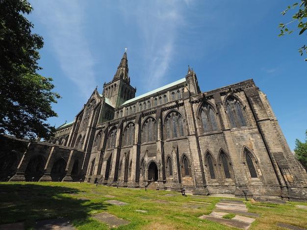 Who owns Glasgow Rocks? 
