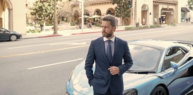 Who is the boss at a car dealership? 