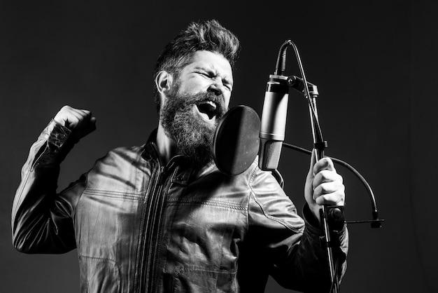 Who sings the song Amy what you going to do? 