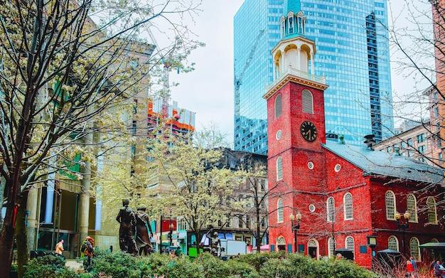 Who were the important leaders of Massachusetts colony? 