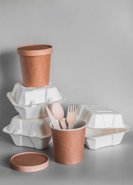 Why do ceramics have low thermal conductivity? 