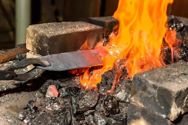 Why does metal heat up fast? 
