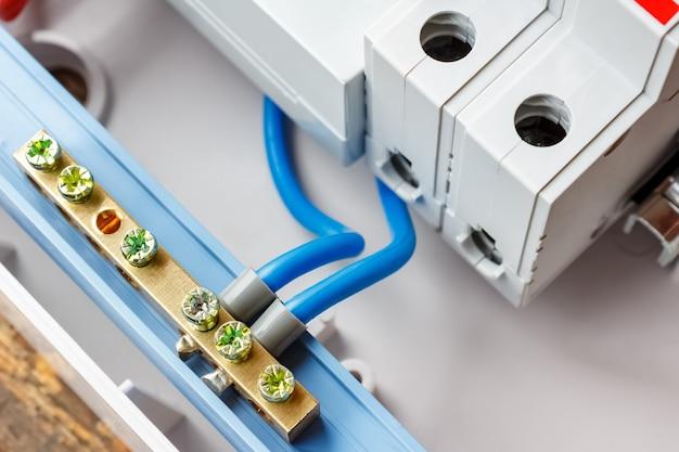 Why does my outlet have 2 hot and 2 neutral wires? 