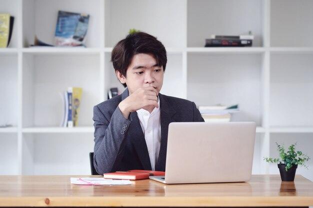 Why do you want to work as a financial analyst? 