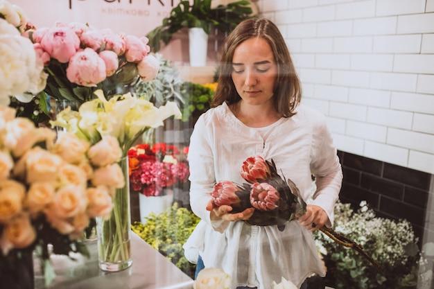 Will a florist tell you who sent flowers? 