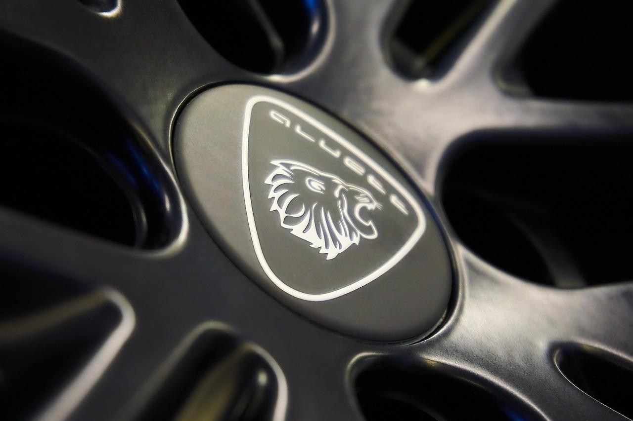 Will Dodge Challenger rims fit a Chrysler 300? 