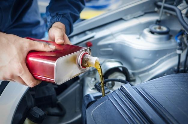 Will car stall if low on oil? 